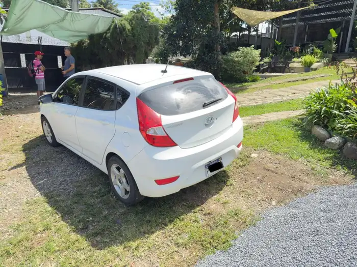 2016 Hyundai Accent — 4