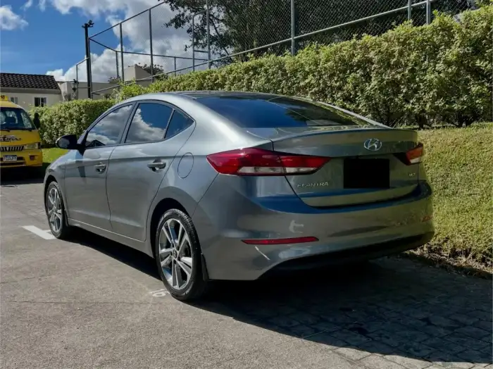 2017 Hyundai Elantra — 2
