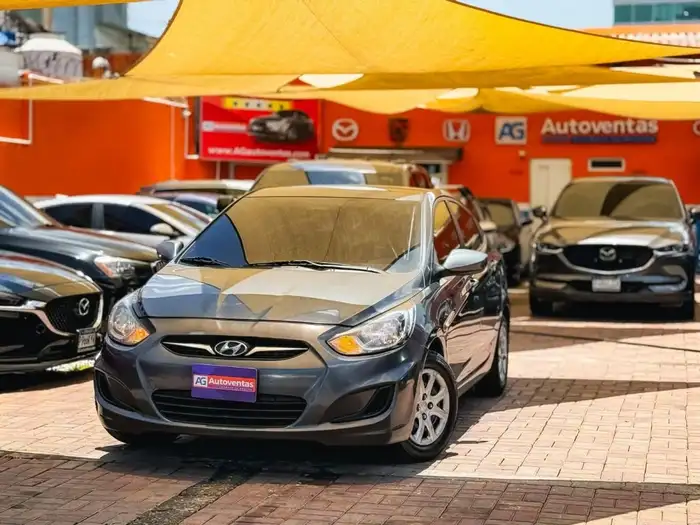 2012 Hyundai Accent — 3