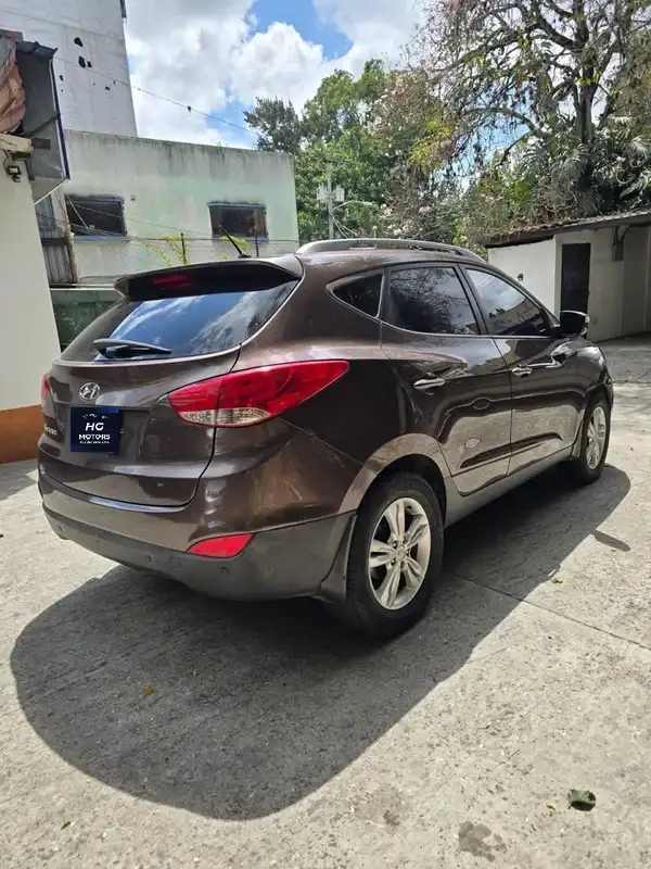 2015 Hyundai Tucson — 4