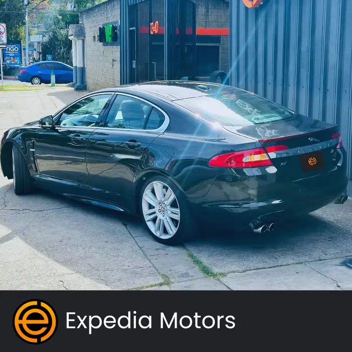 2011 Jaguar XF — 3