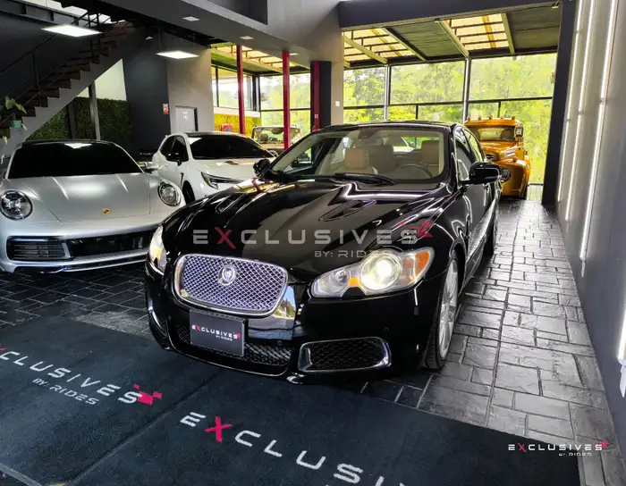 2011 Jaguar XF — 3