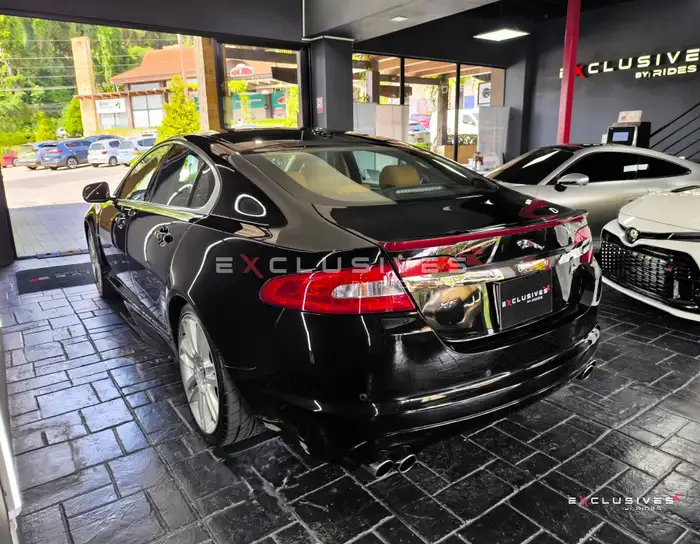 2011 Jaguar XF — 4