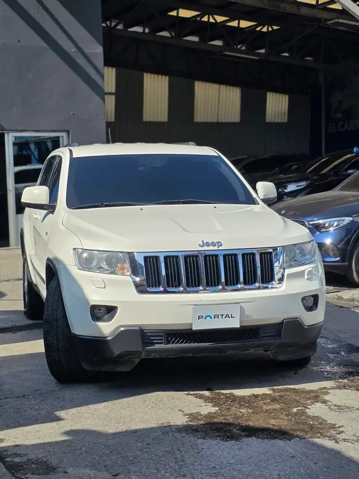 2012 Jeep GRAND CHEROKEE — 2