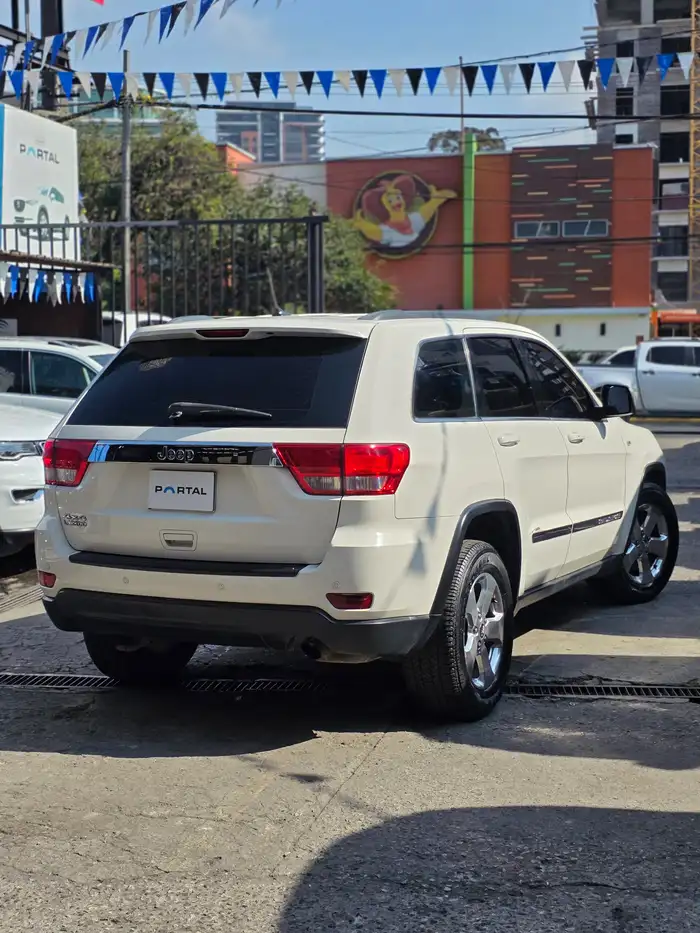 2012 Jeep GRAND CHEROKEE — 3
