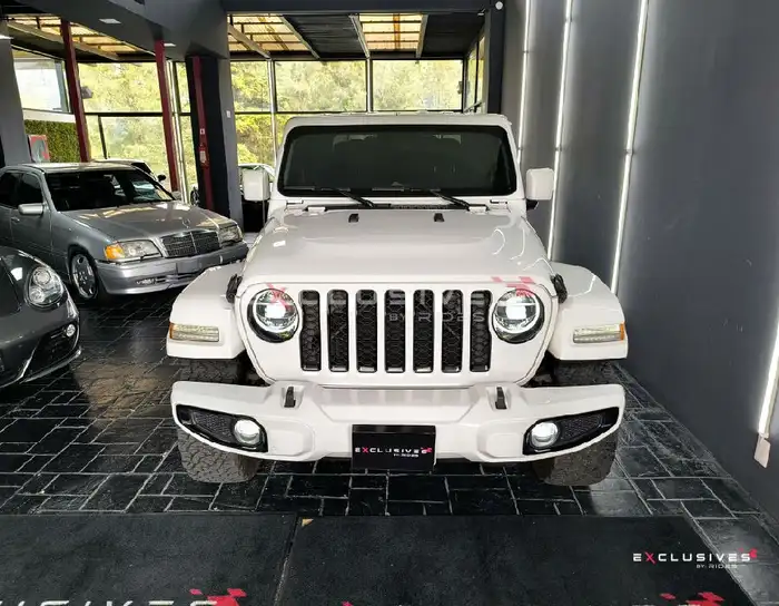 2021 Jeep GLADIATOR — 2