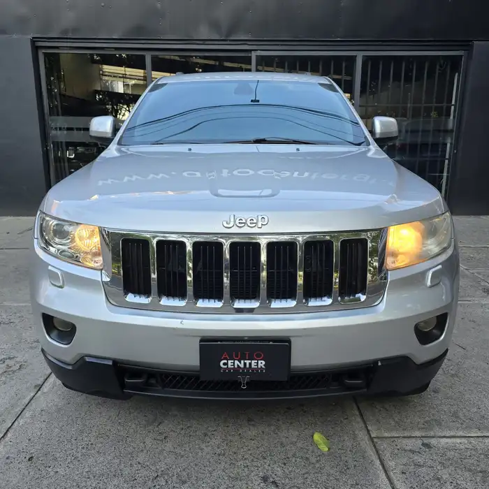 2011 Jeep GRAND CHEROKEE — 2