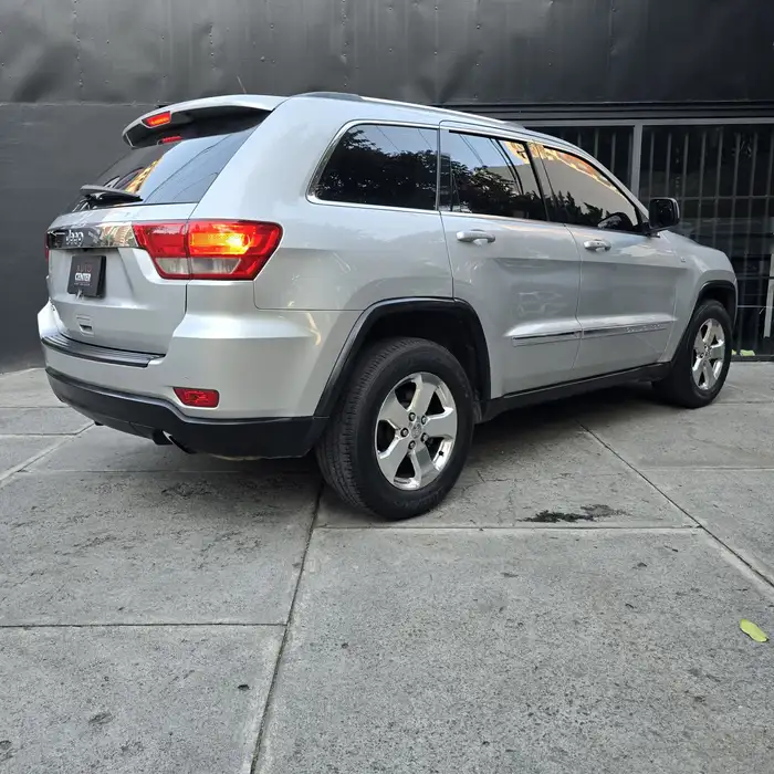 2011 Jeep GRAND CHEROKEE — 4