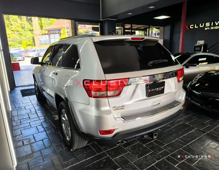 2011 Jeep GRAND CHEROKEE — 4