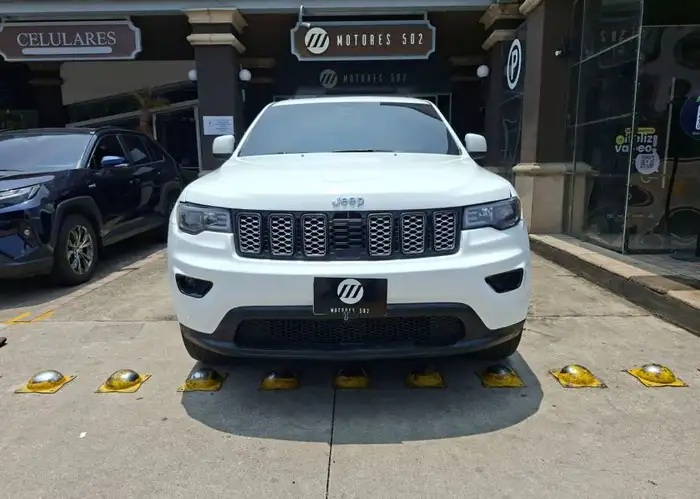 2020 Jeep GRAND CHEROKEE — 2