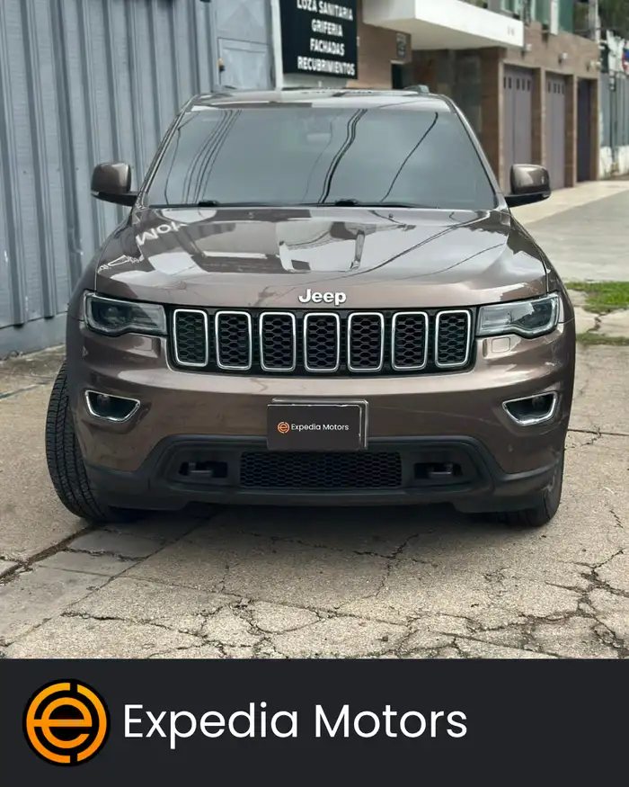 2020 Jeep LAREDO — 2