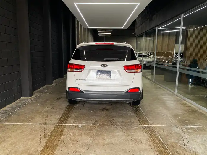 2017 Kia Sorento — 4