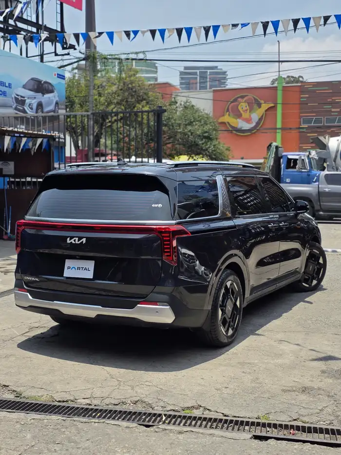 2025 Kia Carnival — 4