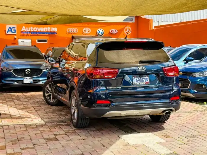 2018 Kia Sorento — 4