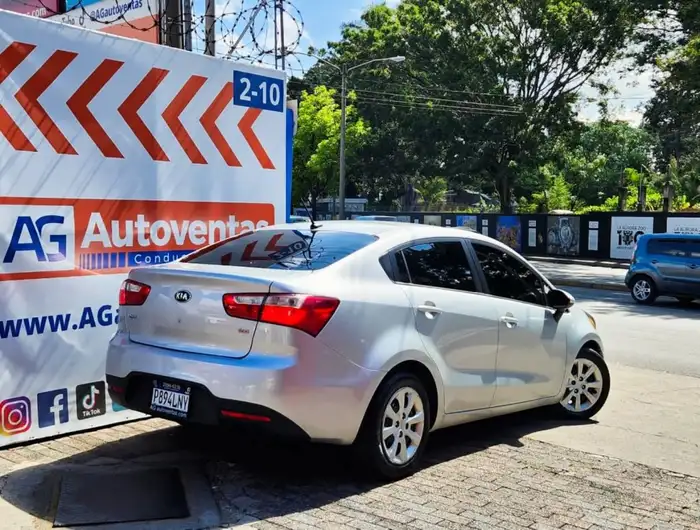 2014 Kia Rio — 4