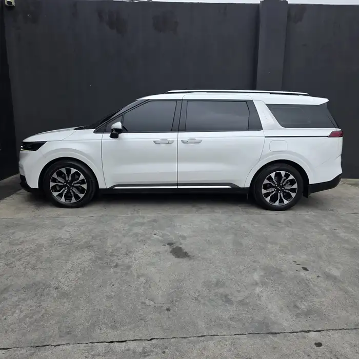 2023 Kia Carnival — 3