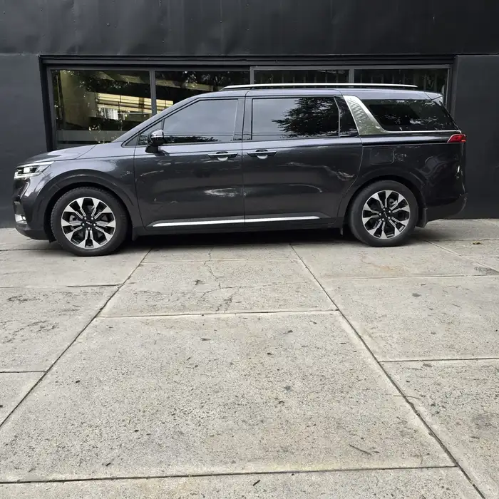 2023 Kia Carnival — 3