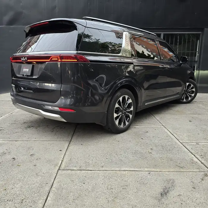 2023 Kia Carnival — 4
