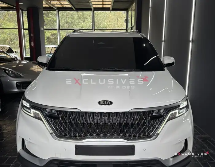 2021 Kia Carnival — 2