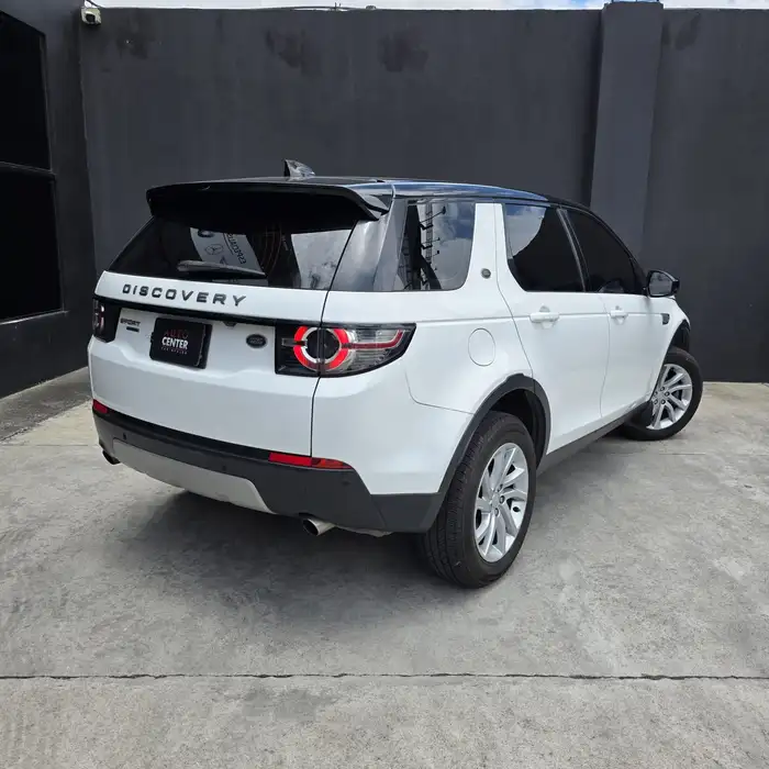 2017 Land Rover DISCOVERY — 4