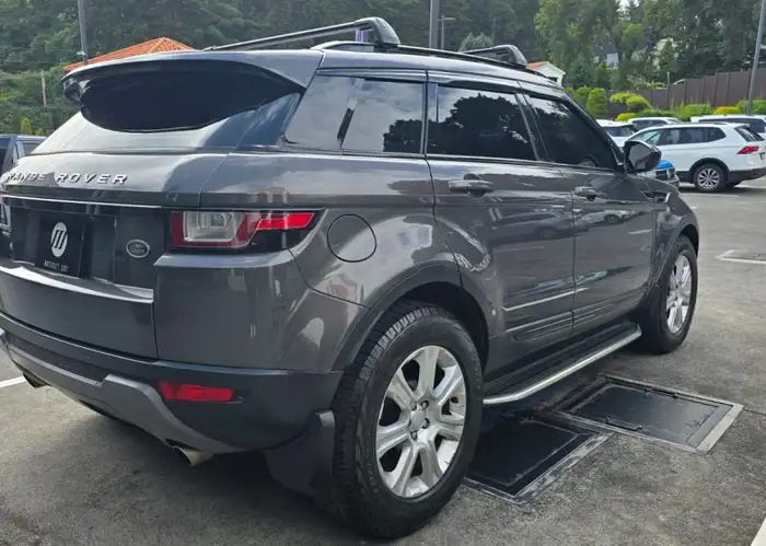 2017 Land Rover RANGE ROVER — 4