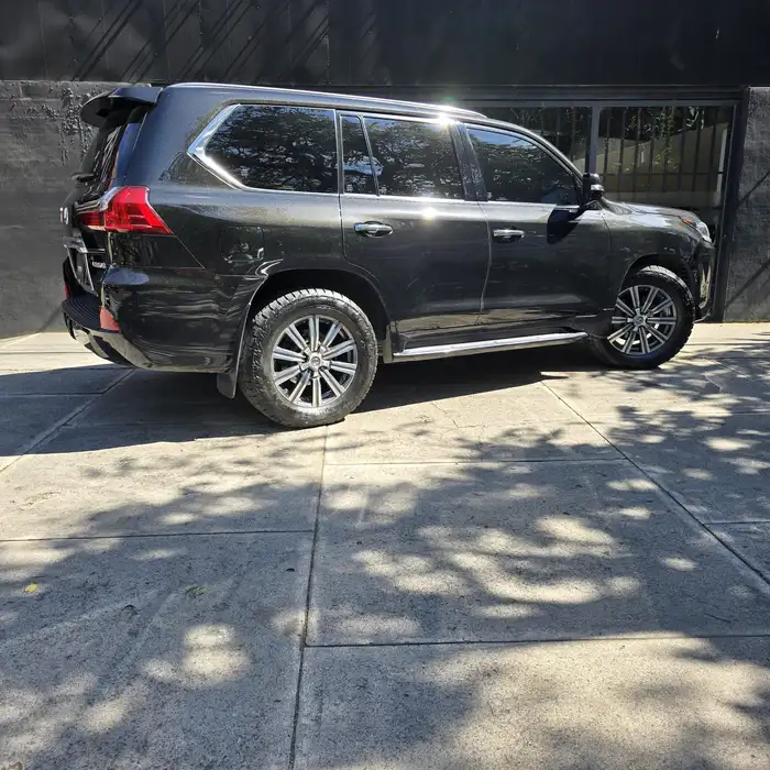 2022 Lexus LX — 4