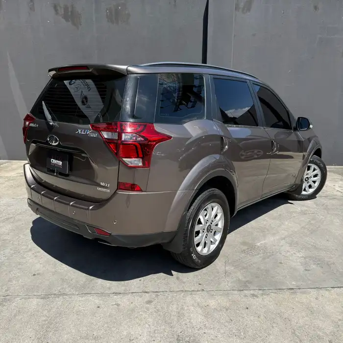 2020 Mahindra XUV — 4