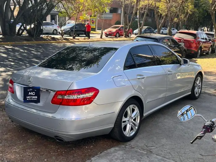2010 Mercedes-Benz CLASE E — 2