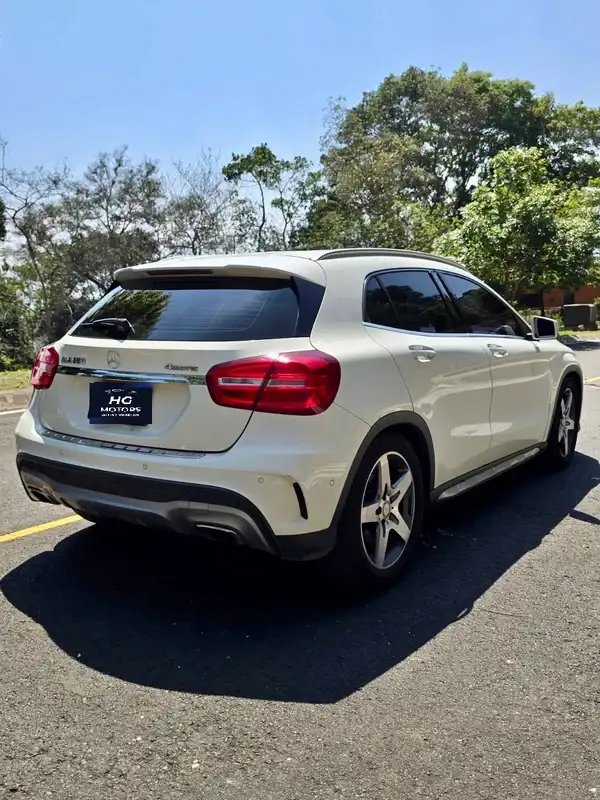 2017 Mercedes-Benz CLASE GLA — 2