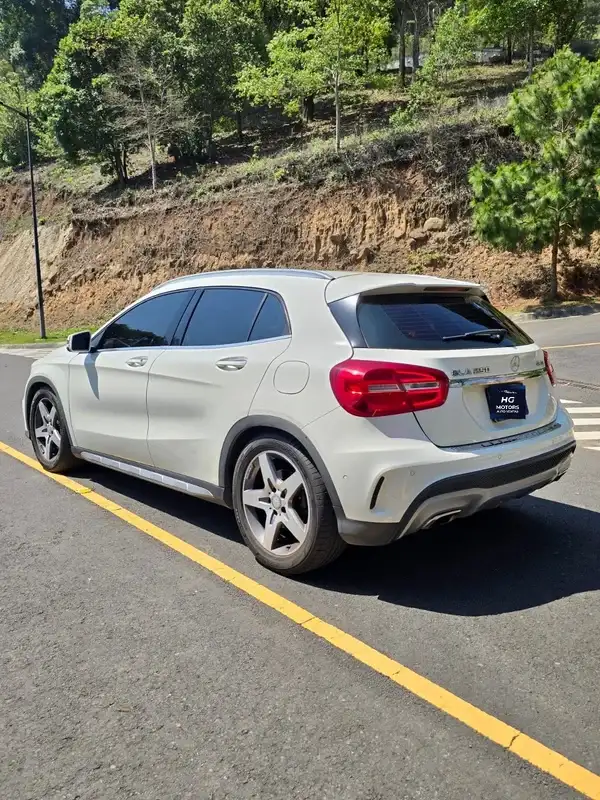 2017 Mercedes-Benz CLASE GLA — 4