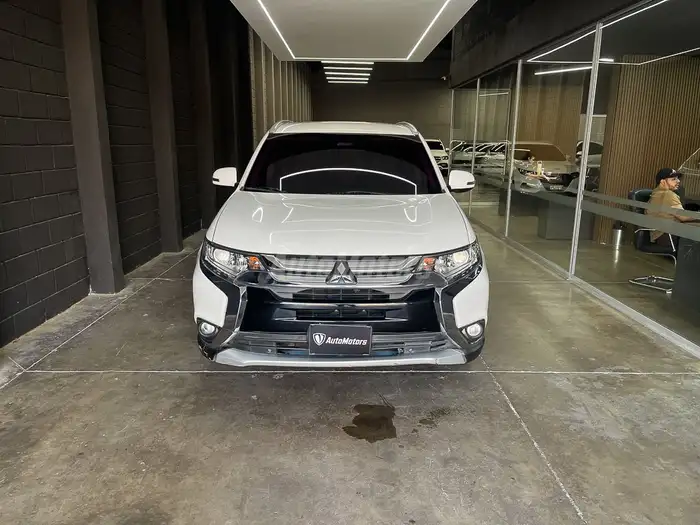 2019 Mitsubishi Outlander — 3