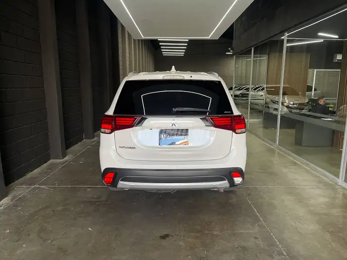 2019 Mitsubishi Outlander — 4