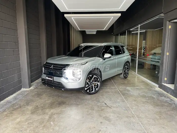 2024 Mitsubishi Outlander — 1