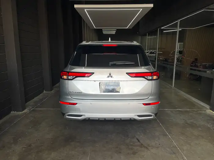 2024 Mitsubishi Outlander — 4