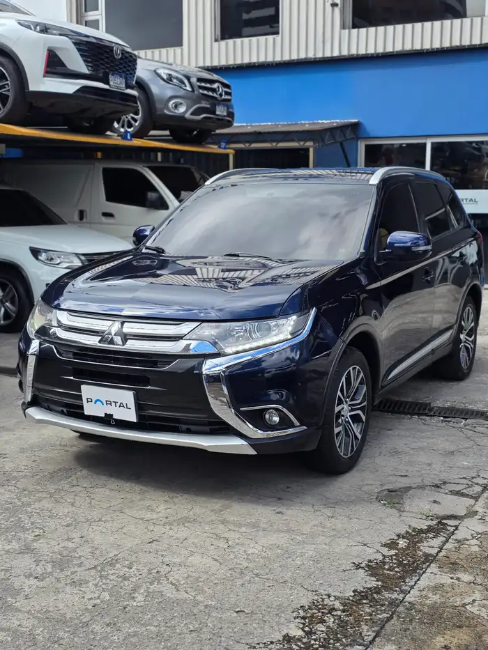 2019 Mitsubishi Outlander — 2