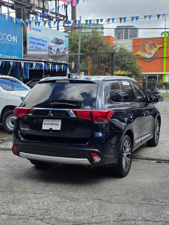 2019 Mitsubishi Outlander — 3