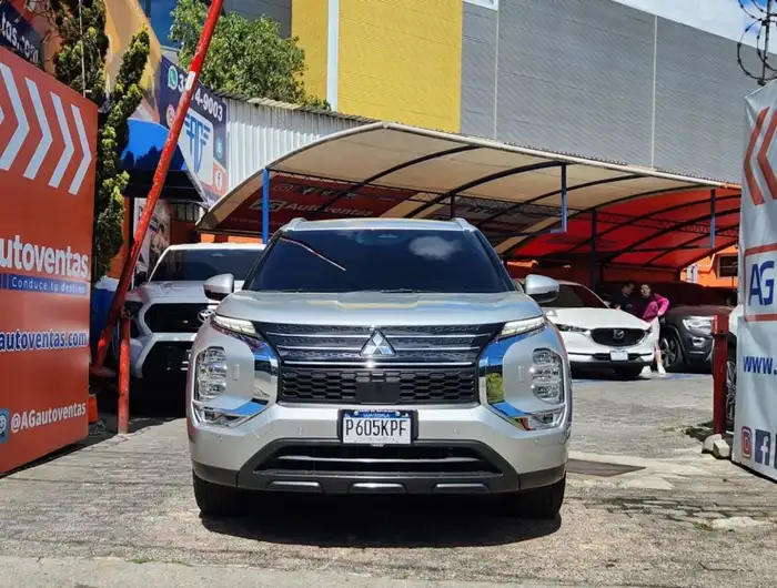 2024 Mitsubishi Outlander — 2