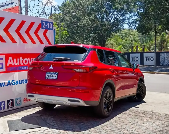 2024 Mitsubishi Outlander — 4