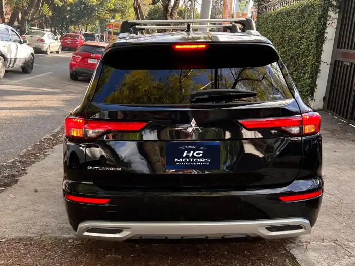 2022 Mitsubishi Outlander — 3