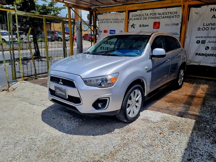 2014 Mitsubishi Outlander — 2