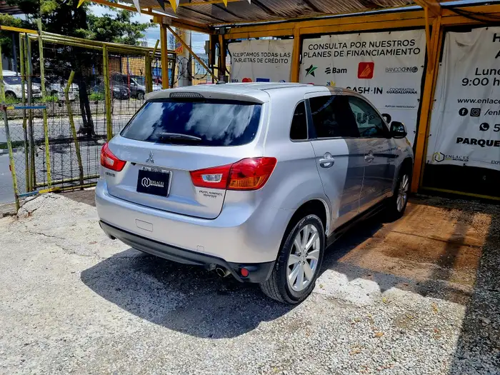 2014 Mitsubishi Outlander — 3