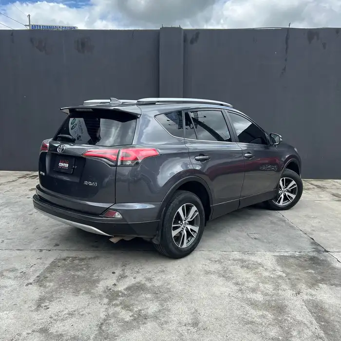 2017 Mitsubishi RAV4 — 4