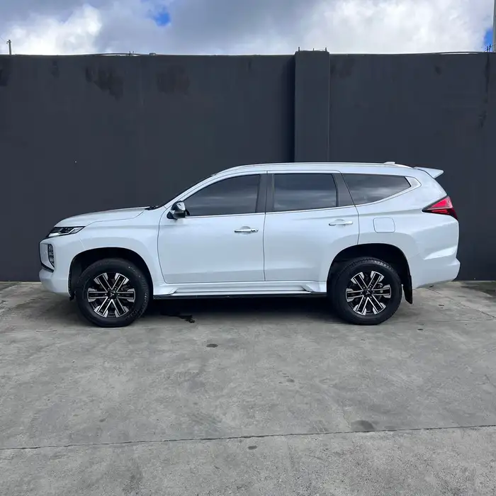 2021 Mitsubishi Montero — 3