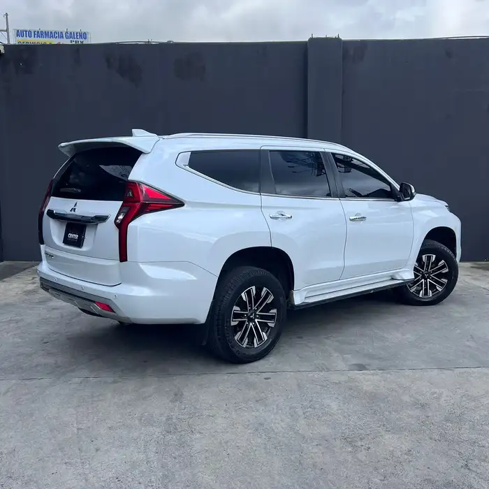 2021 Mitsubishi Montero — 4