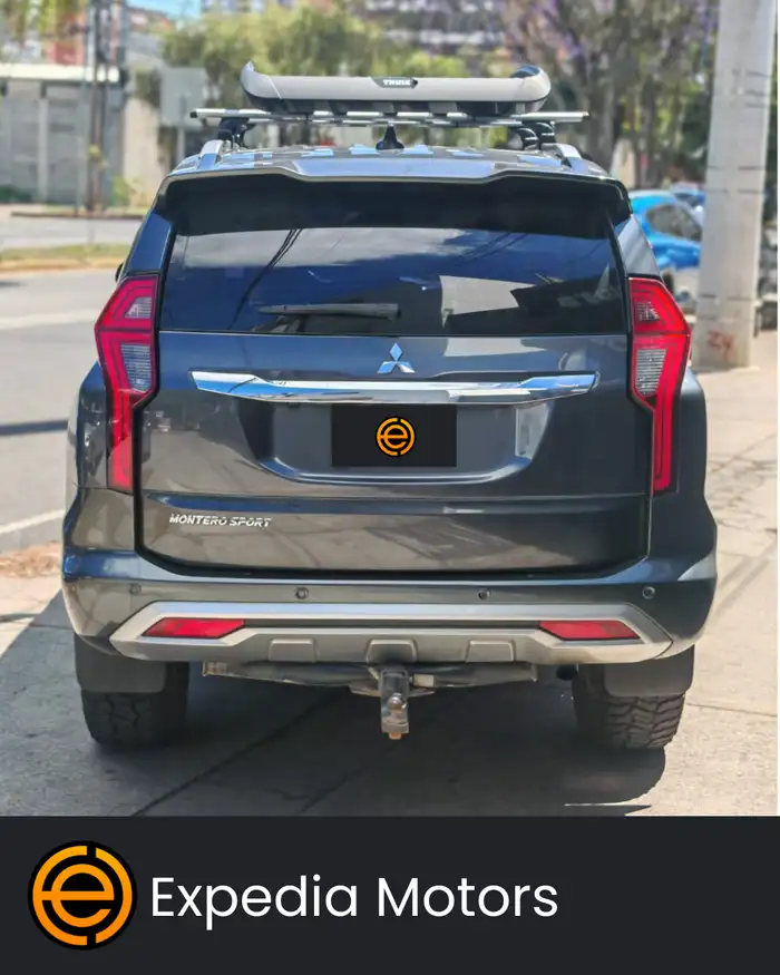 2022 Mitsubishi Montero — 4