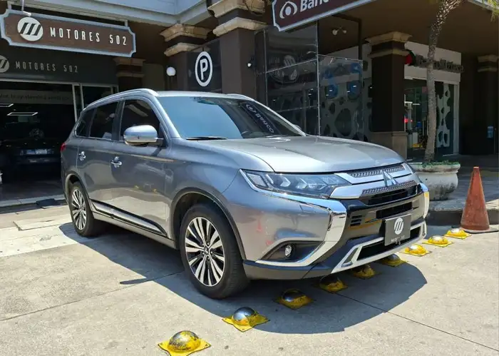 2022 Mitsubishi Outlander — 3
