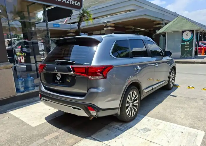 2022 Mitsubishi Outlander — 4