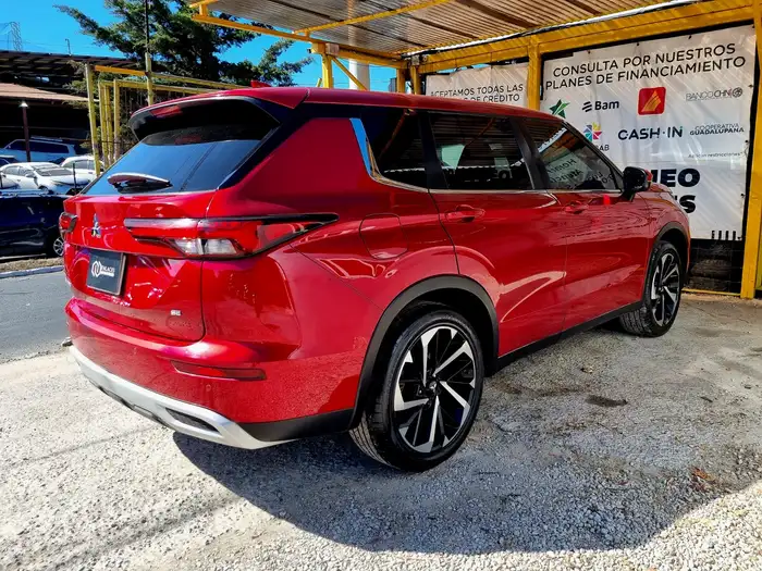2022 Mitsubishi Outlander — 3
