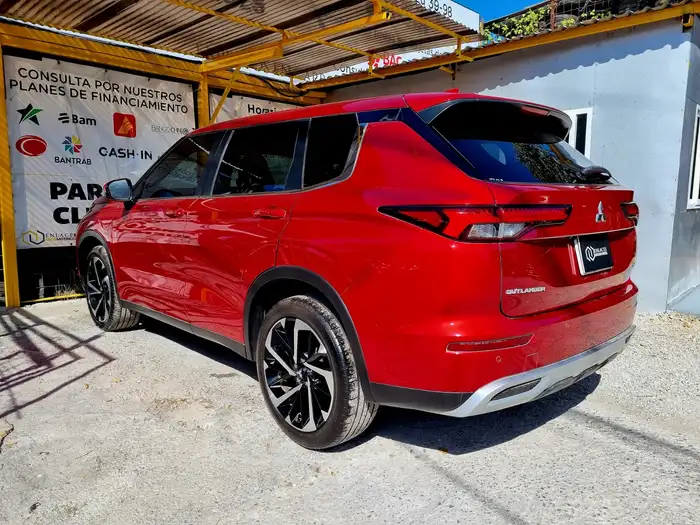 2022 Mitsubishi Outlander — 4