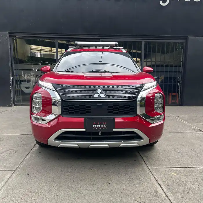2024 Mitsubishi Outlander — 2